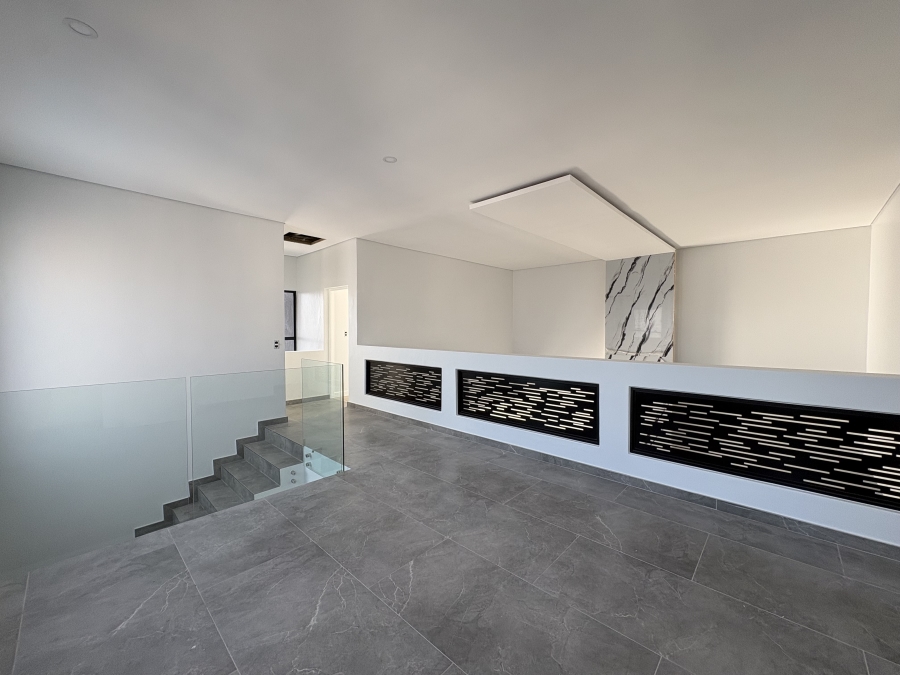 5 Bedroom Property for Sale in Sandown Western Cape